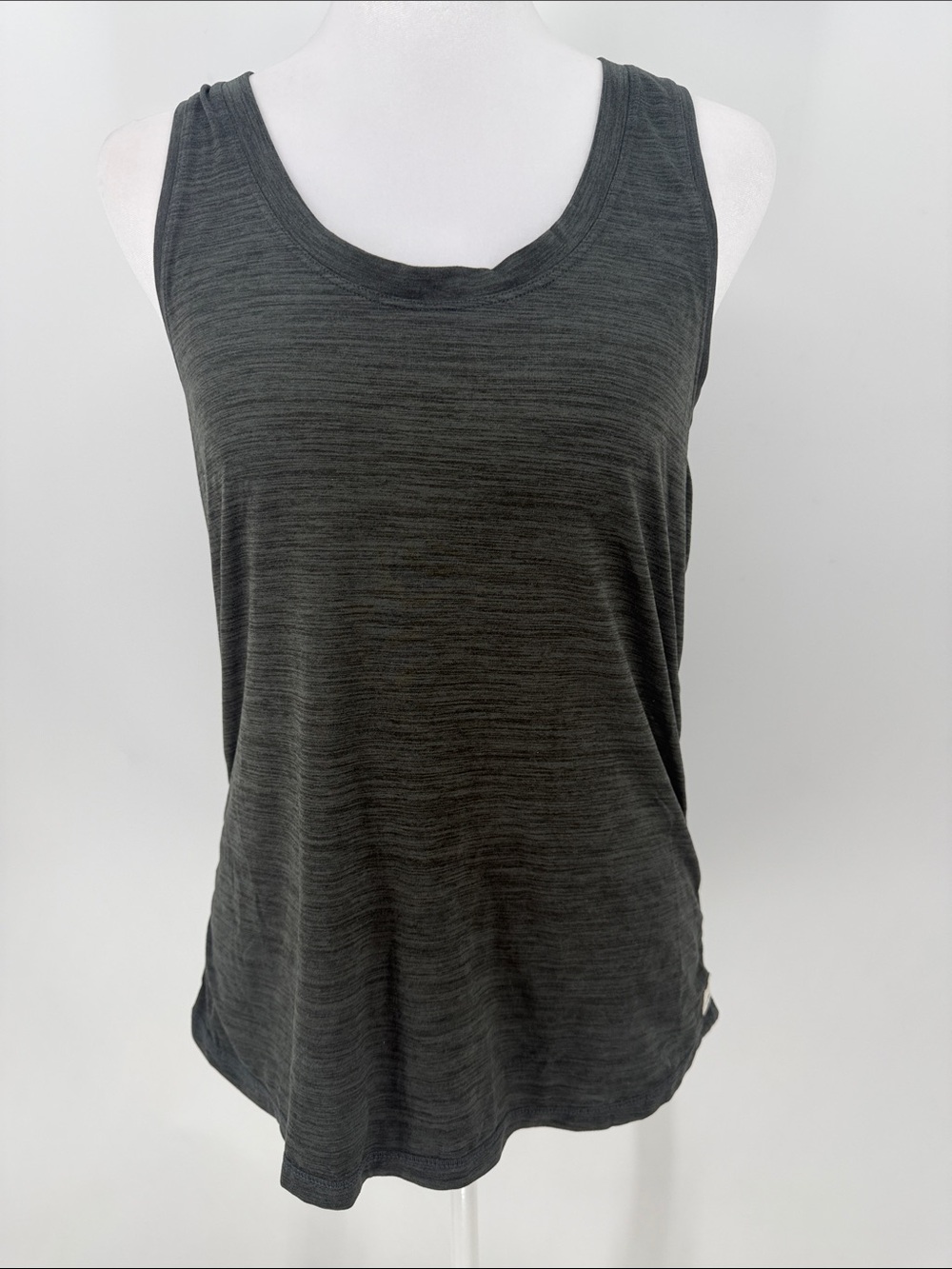 Vuori Women’s Gray Heather Racerback Tank Top Athletic Yoga S/M - Picture 2 of 5